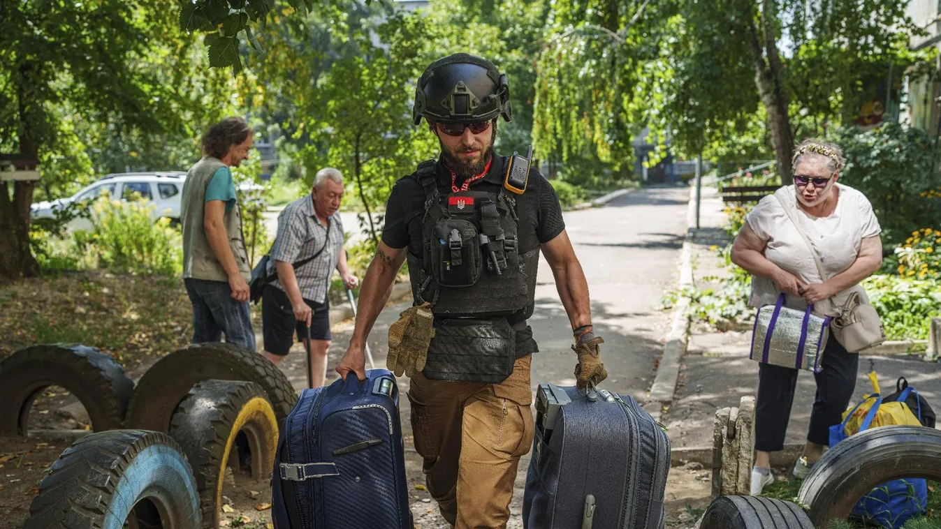Csaknem 30 településen mentik a civileket a donyecki régióban