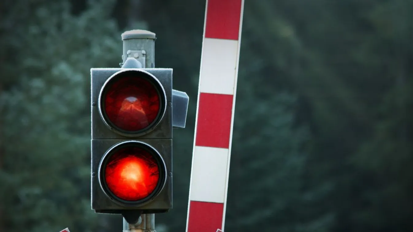 Halálra gázolt egy kerékpárost a vonat Balatonszéplaknál