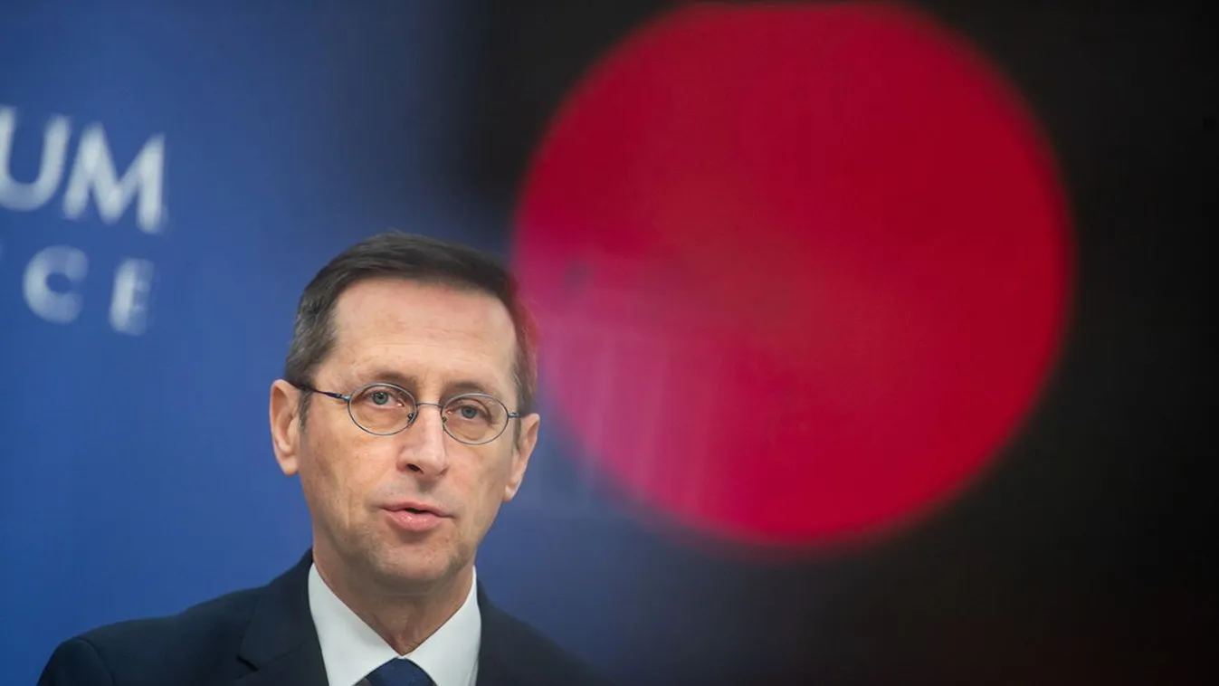 Varga Mihály: Az emberi méretű közösségek tartanak meg minket