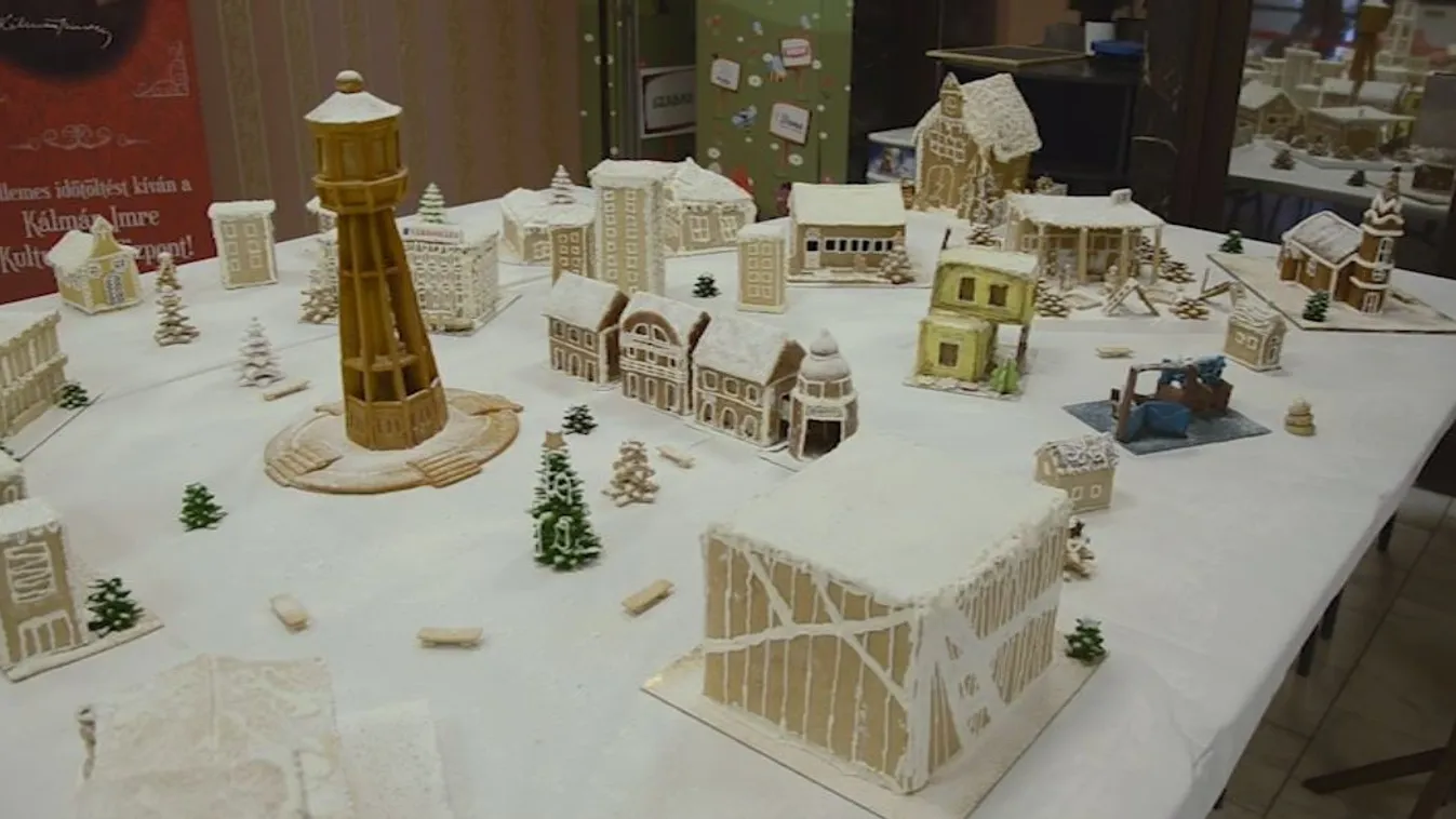 Mézeskalácsból készítették el Siófok kicsinyített mását