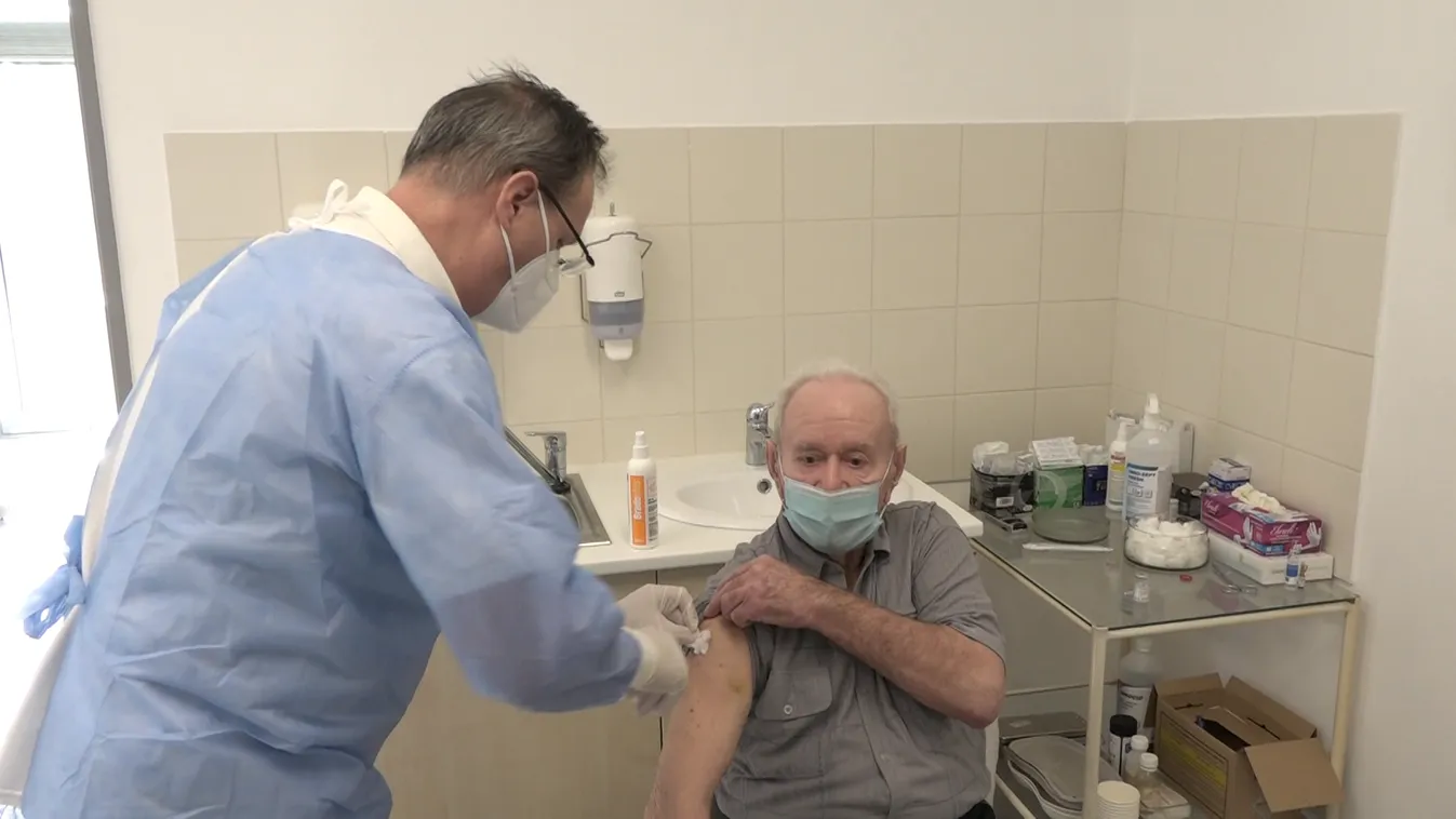 Külön kampányt indít a kormány az idősek oltása érdekében