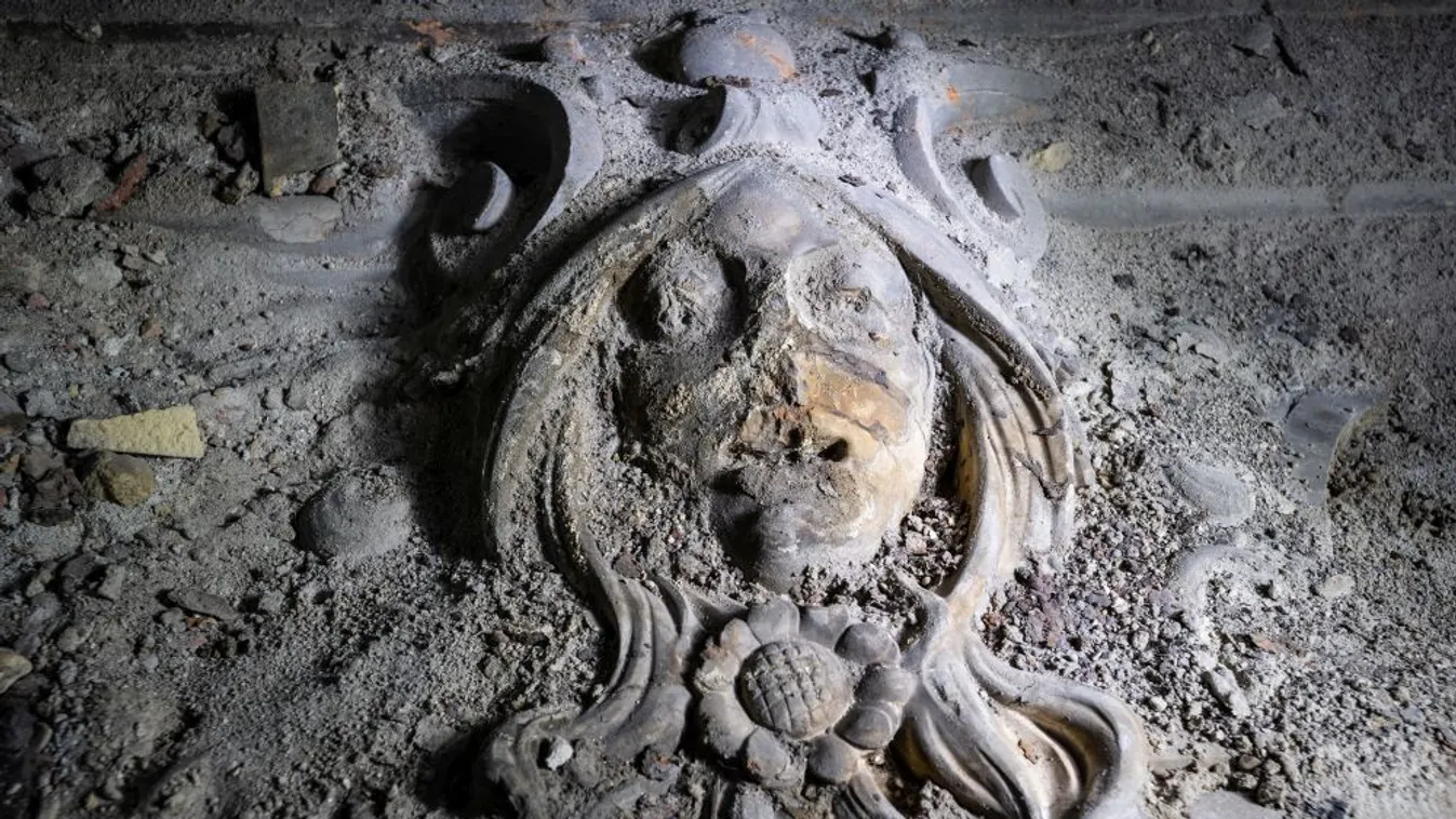 Különleges díszkandallók kerültek elő a Budavári Palota kutatásakor