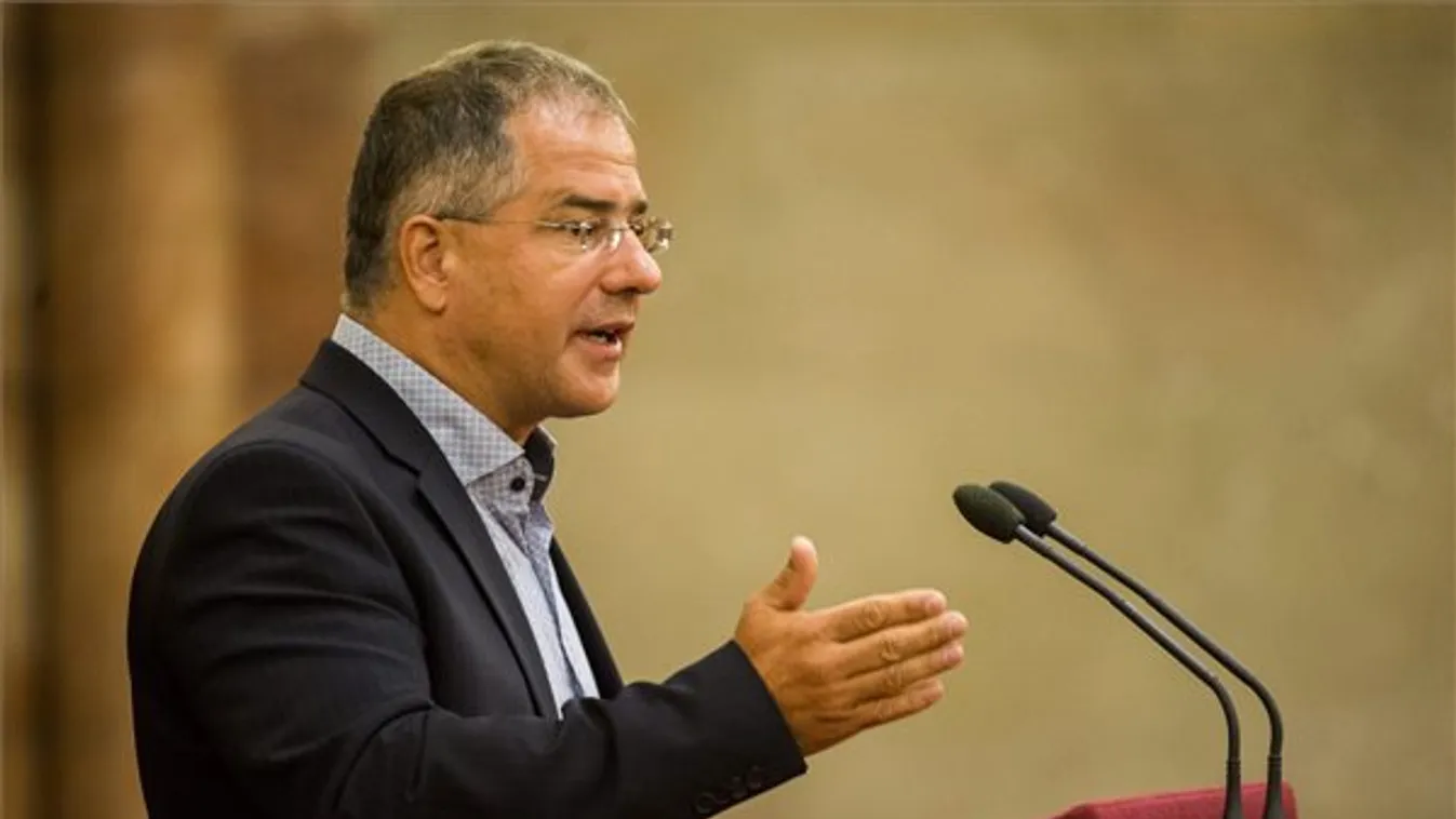 Kósa: Lemond a kormány, ha az igenek kerülnek többségbe