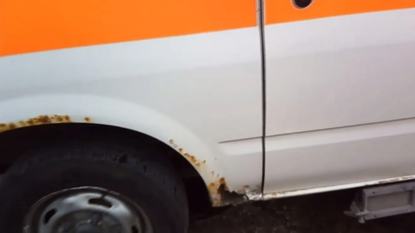 Szétrohadt mentőautóval kénytelenek dolgozni Borsodban