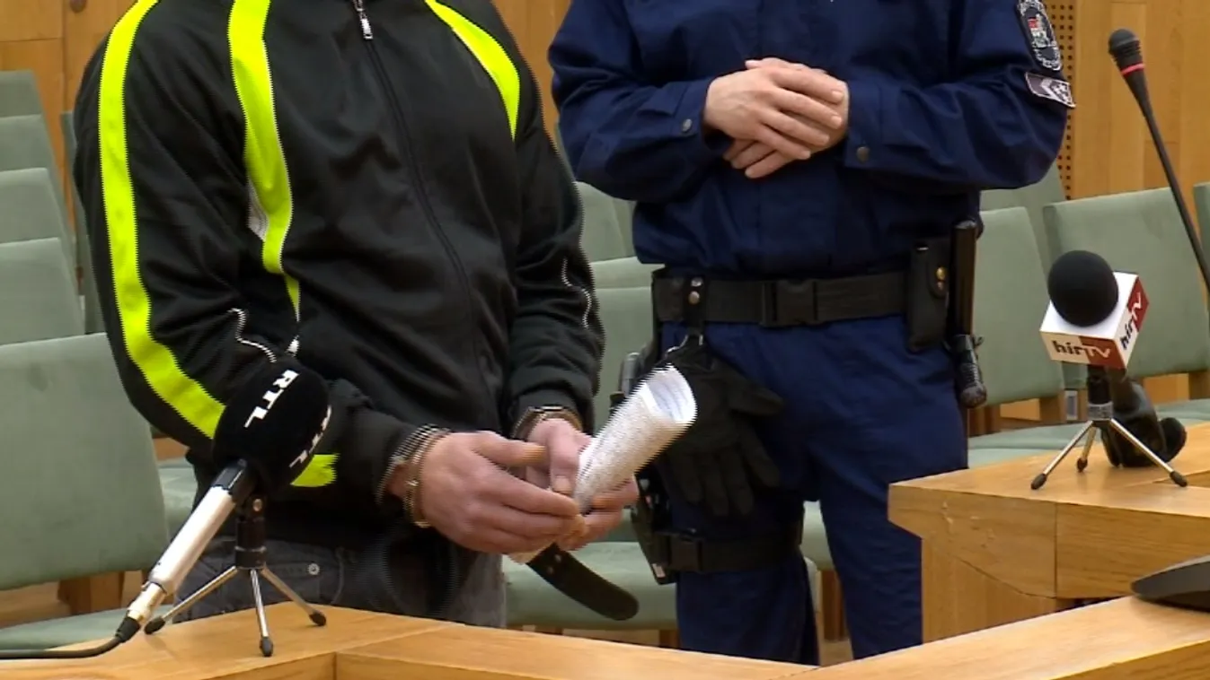 Baltával sújtott le egykori élettársa új párjára