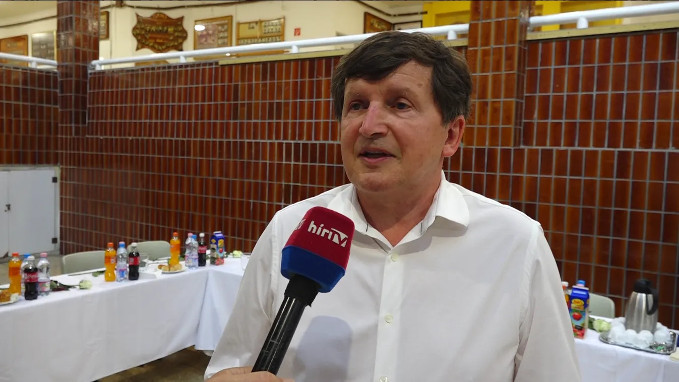 Simonyi Károly hagyatékából alakítottak ki emlékszobát Pécsett