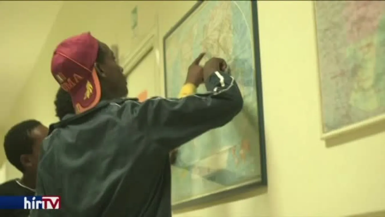 Kíséret nélküli menekült gyerekeknek segítenek