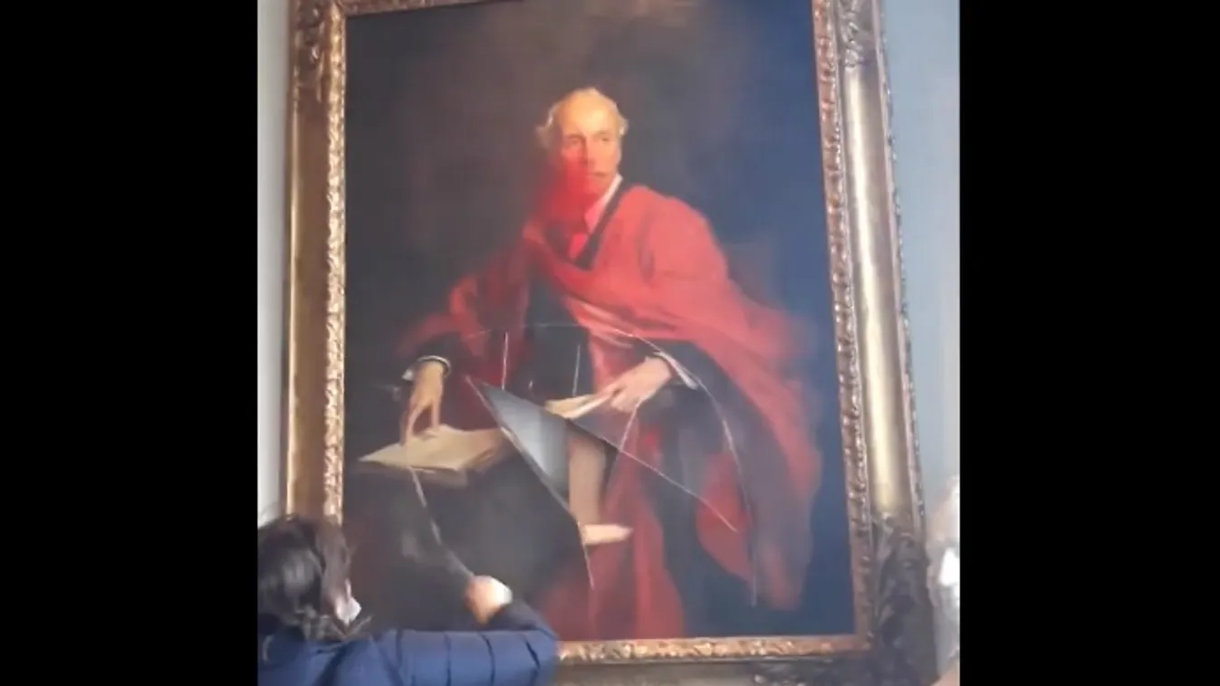 Híres magyar festőóriás képét rongálta meg súlyosan egy palesztinpárti tüntető + videó