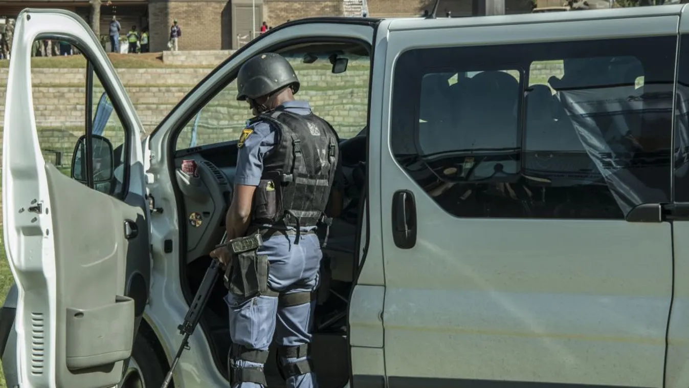 Túszejtés és vérfürdő egy dél-afrikai templomnál