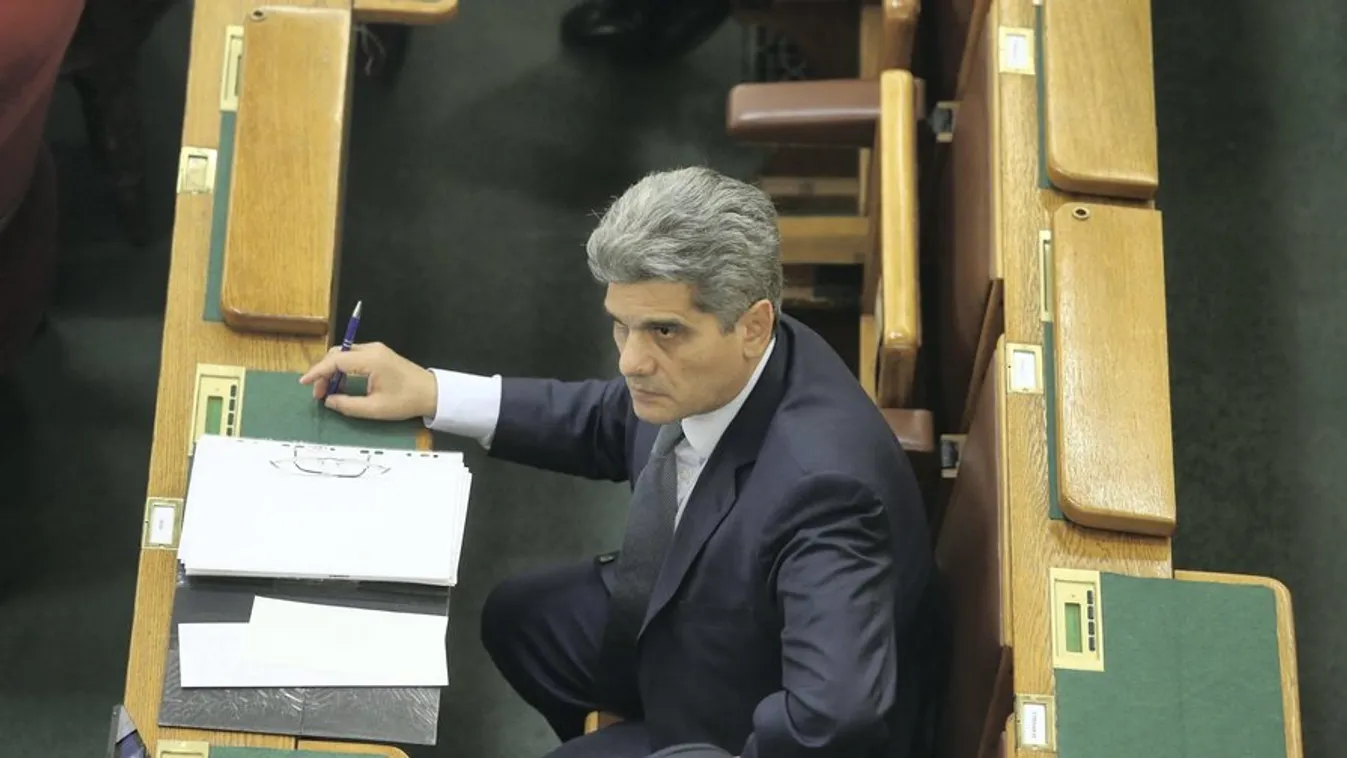 Milliárdokat húznak be Farkas Flóriánék?