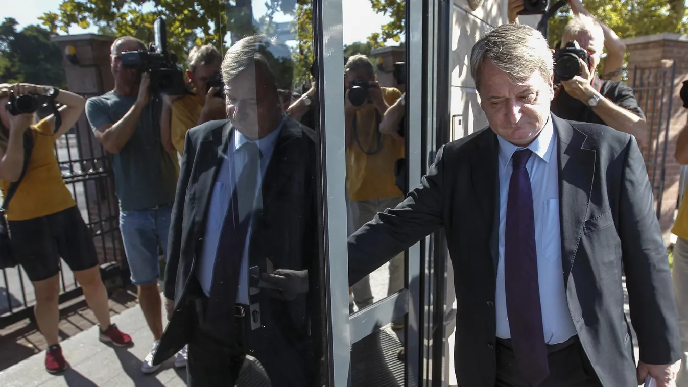 Kilépett a Jobbikból Kovács Béla, miután vádat emeltek ellene