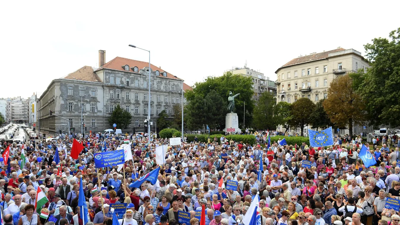 Az utcát hívja segítségül az Orbán-kormány megdöntésére Gyurcsány
