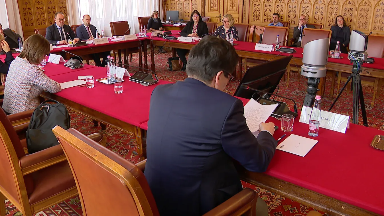 Az ellenzéki képviselők nem ítélték el a háborút