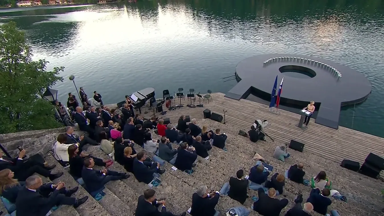 Orbán Viktor: Magyarországon az emberek eldönthetik, hogy nevelik gyermeküket