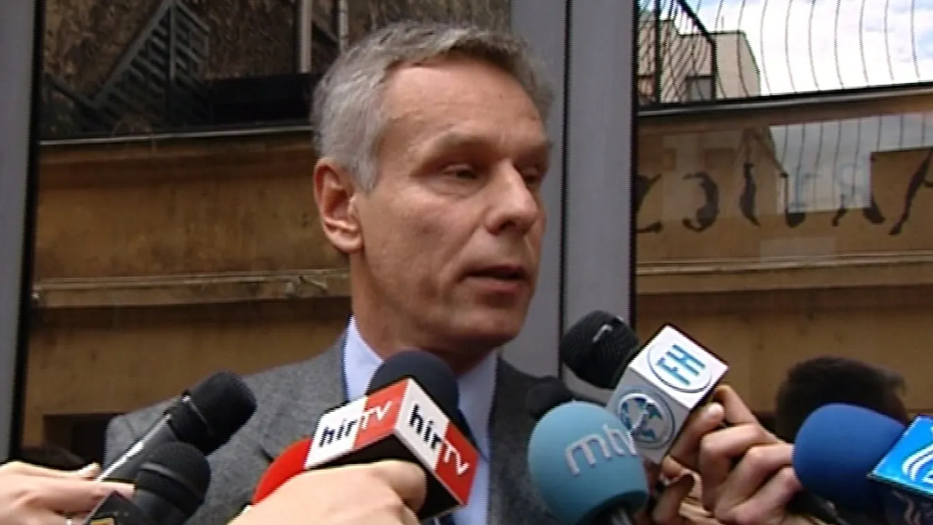 A lejáratás, vagy a titkosszolgálati manipuláció nála napi rutin volt