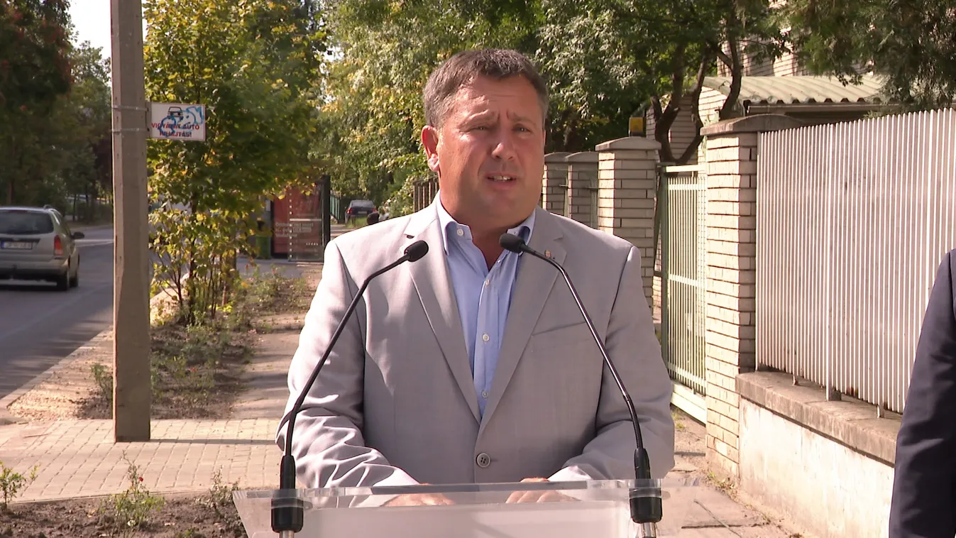 Átadták a felújított Táncsics Mihály utcát Csepelen