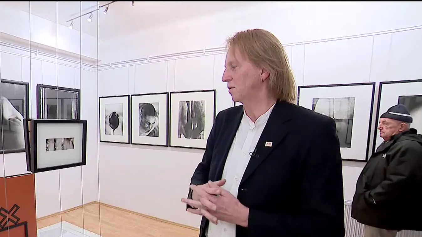 Mozaik - Megnyílt Barta Zsolt Péter Testek című kiállítása