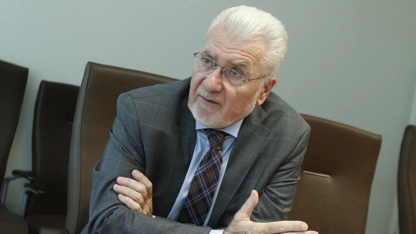 Felmentették Pálinkás Józsefet