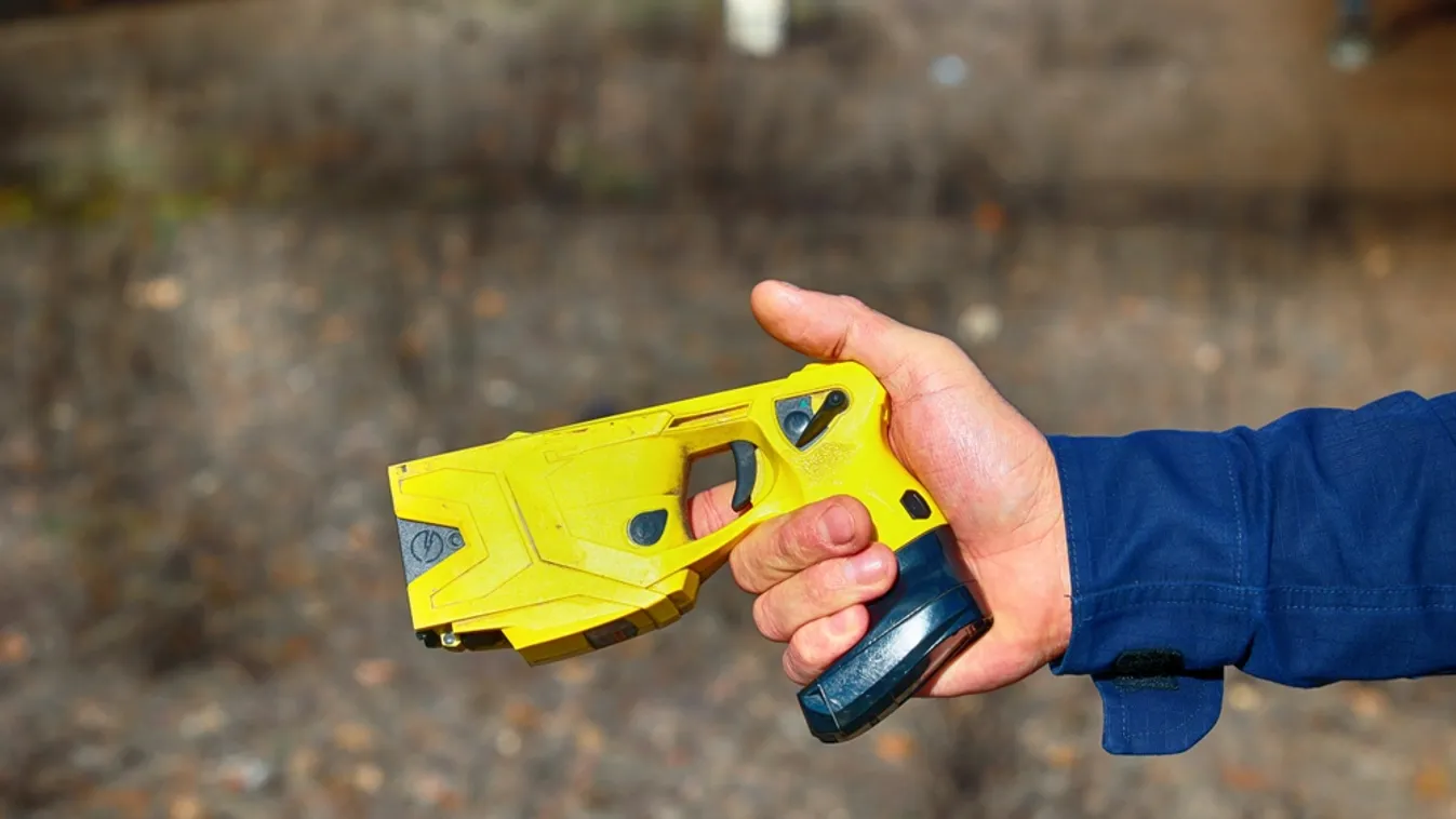 Sokkolópisztolyokkal szerelik fel a német rendőröket