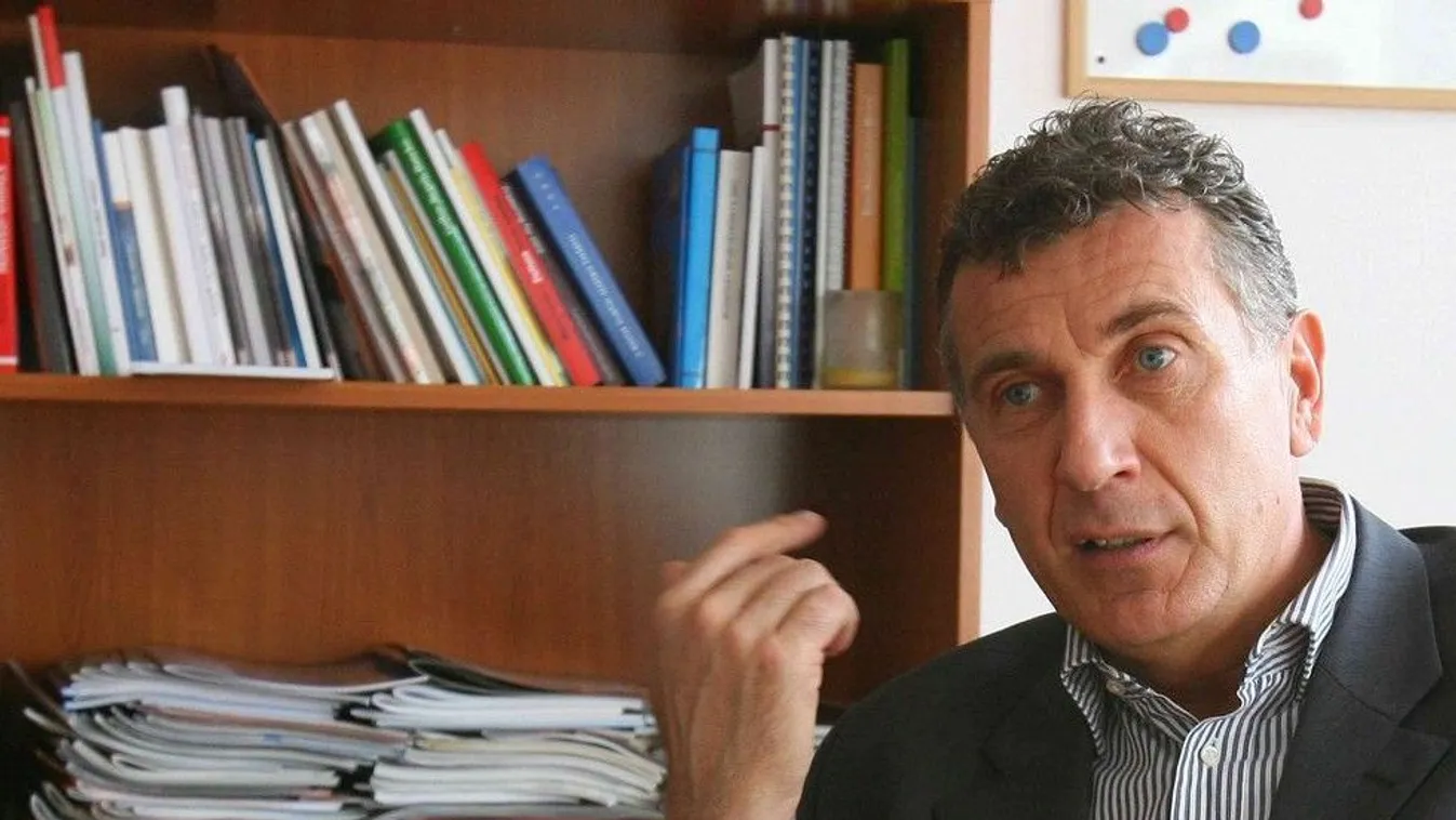 Felmentették a MOB főtitkárát