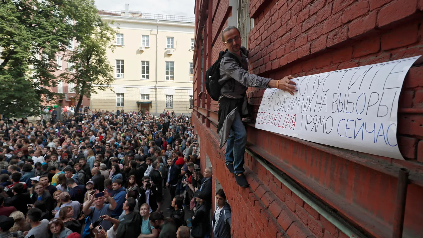 Százakat vett őrizetbe az orosz rendőrség egy újabb engedély nélküli moszkvai tüntetésen