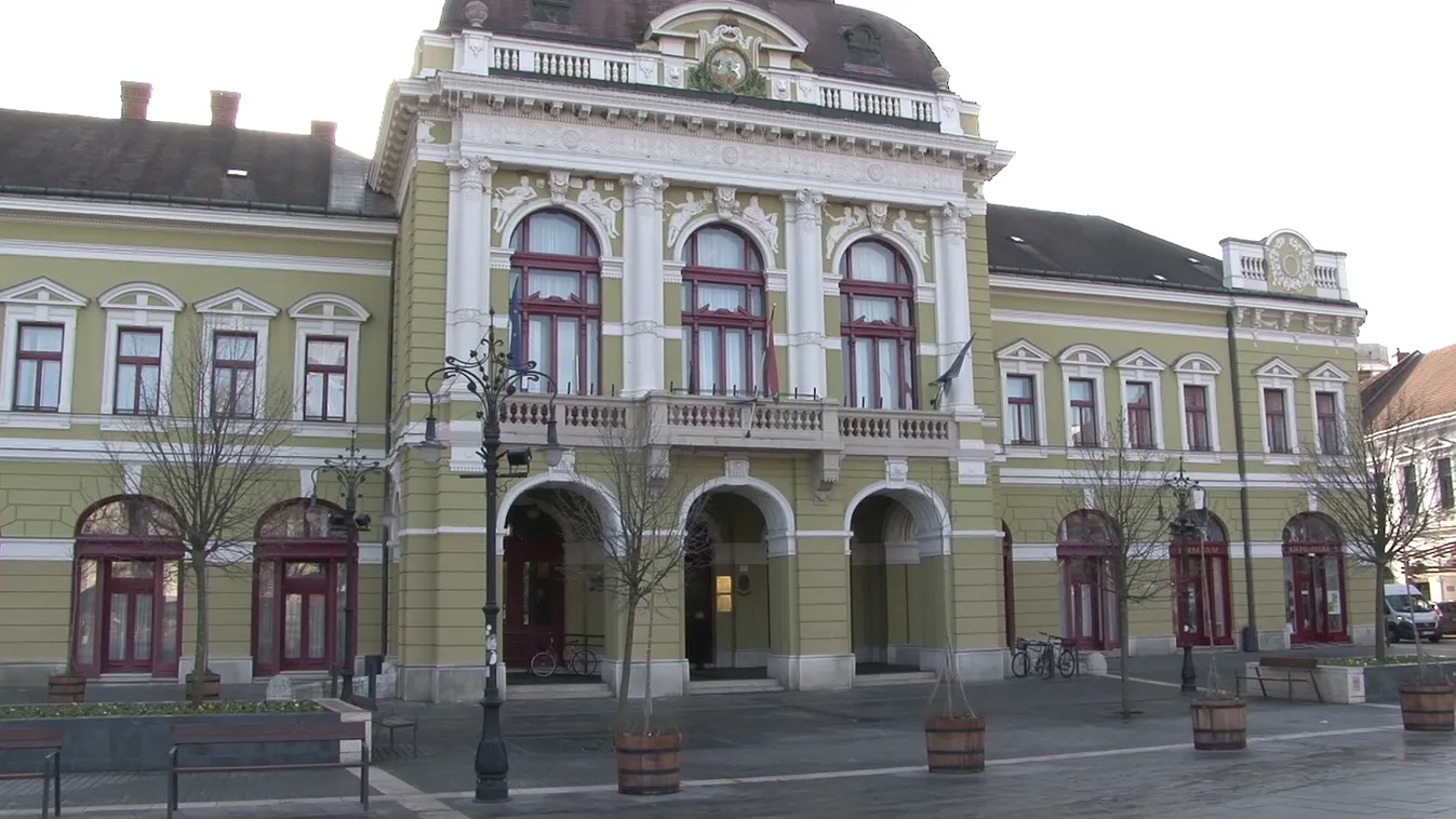 Nyomorultnak nevezte a Facebookon Mirkóczki Ádám a helyi közgyűlés két kormánypárti tagját