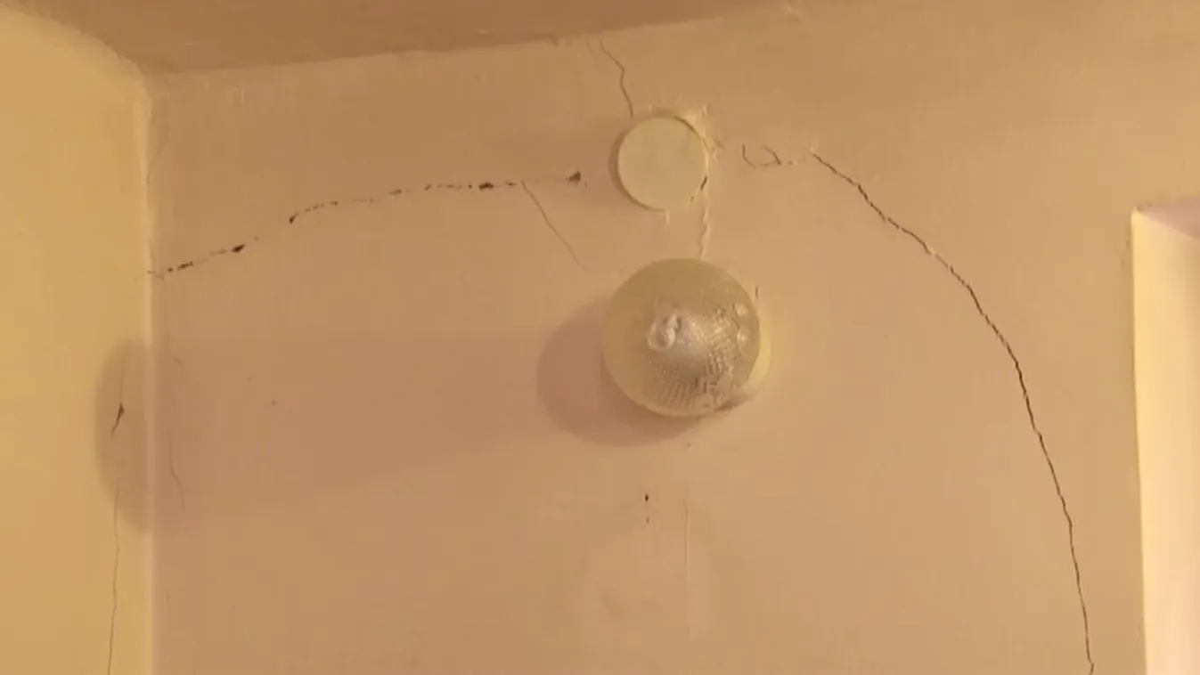 Repedeznek a házak a lignitbányák miatt