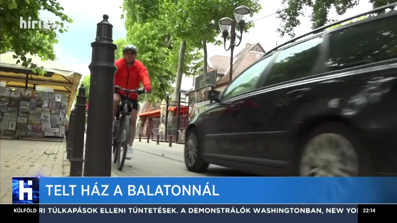 Teltház a Balatonnál