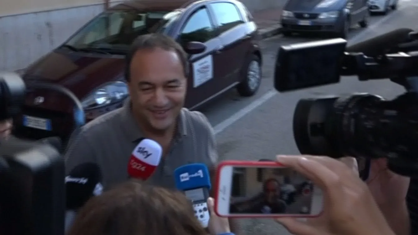 Kihallgatták az illegális bevándorlóknak segítő polgármestert