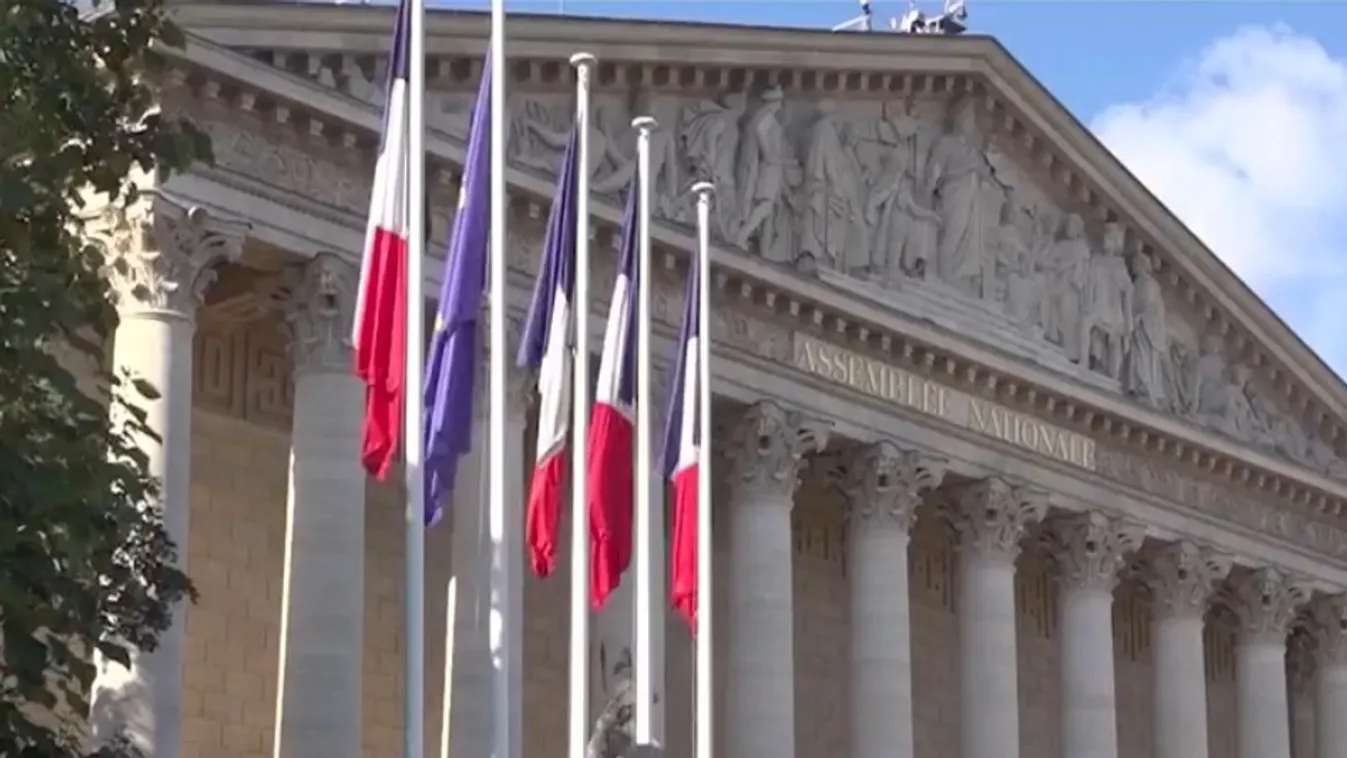 Órákkal a kormány bemutatása után lemondott a francia miniszterelnök  + videó