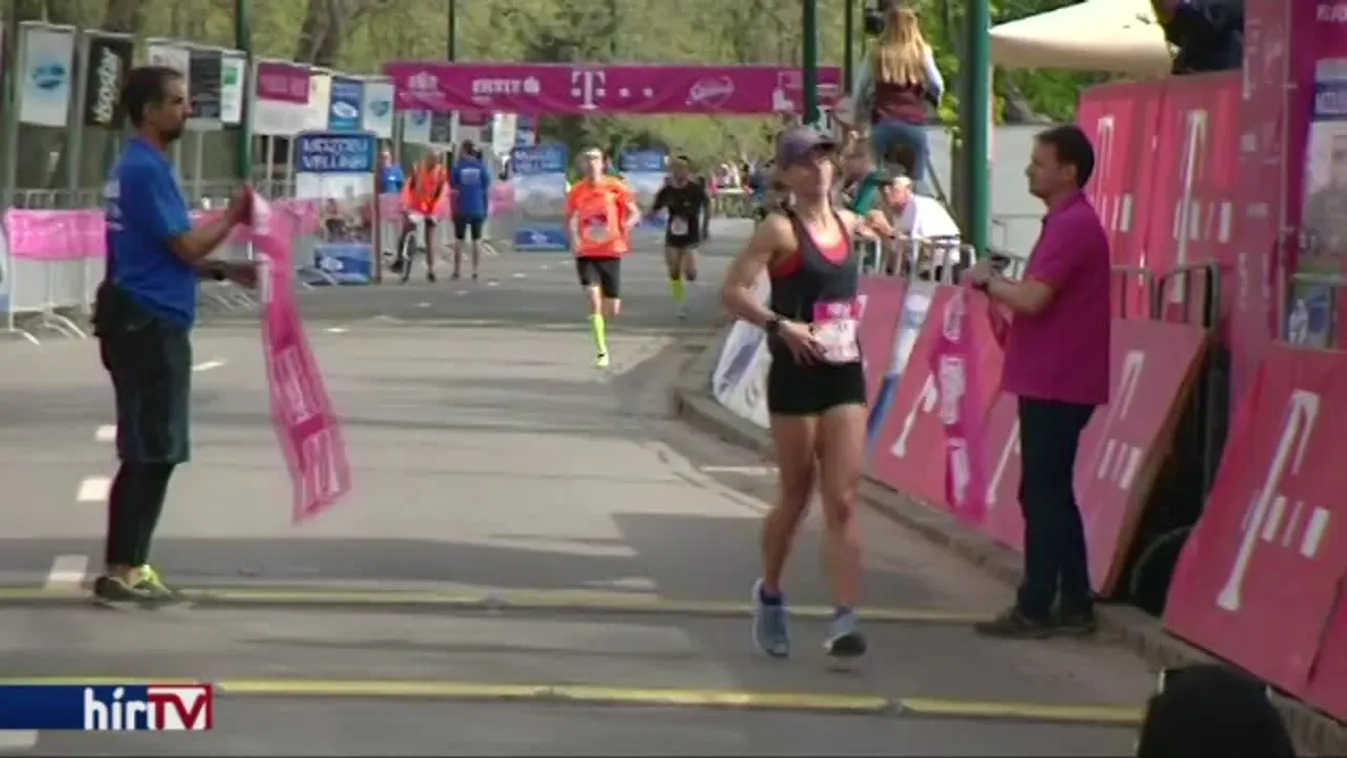 Ma is ezrek húztak futócipőt