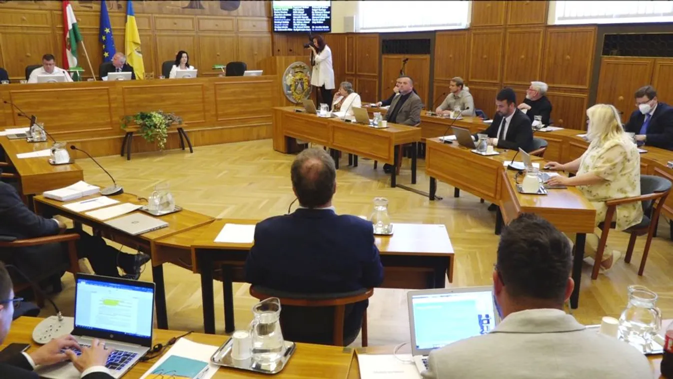 Tombol a pécsi ellenzéki belháború