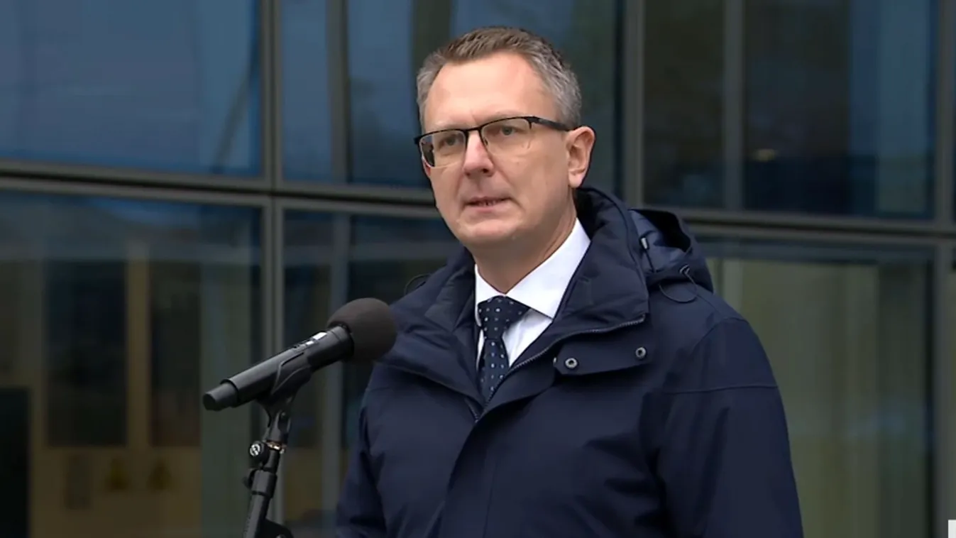 Frissítve! – Rendkívüli sajtótájékoztató az iskolai bombafenyegetésekről + videó