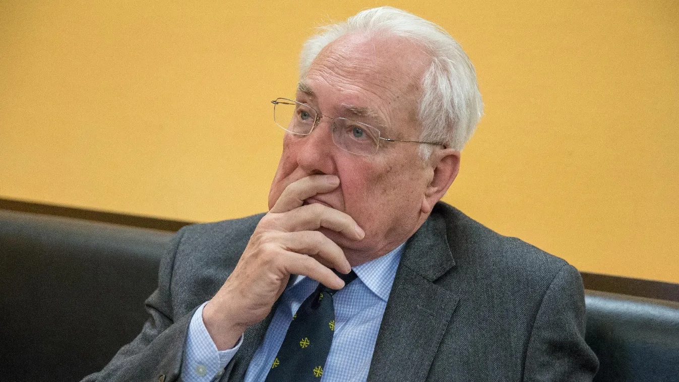 Róna Péter: Kizárhatják a Fideszt az Európai Néppártból