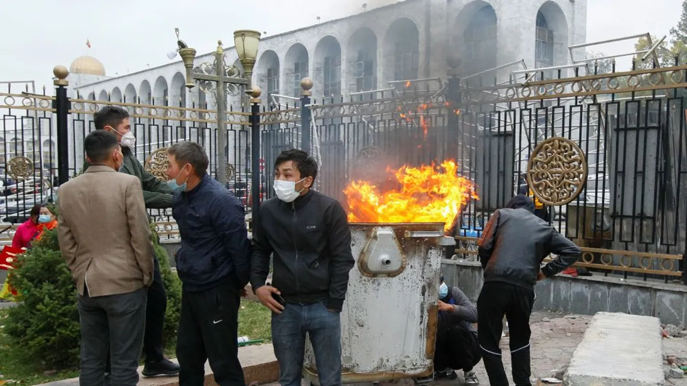 Kormányzati épületeket ostromoltak meg tüntetők Kirgizisztánban