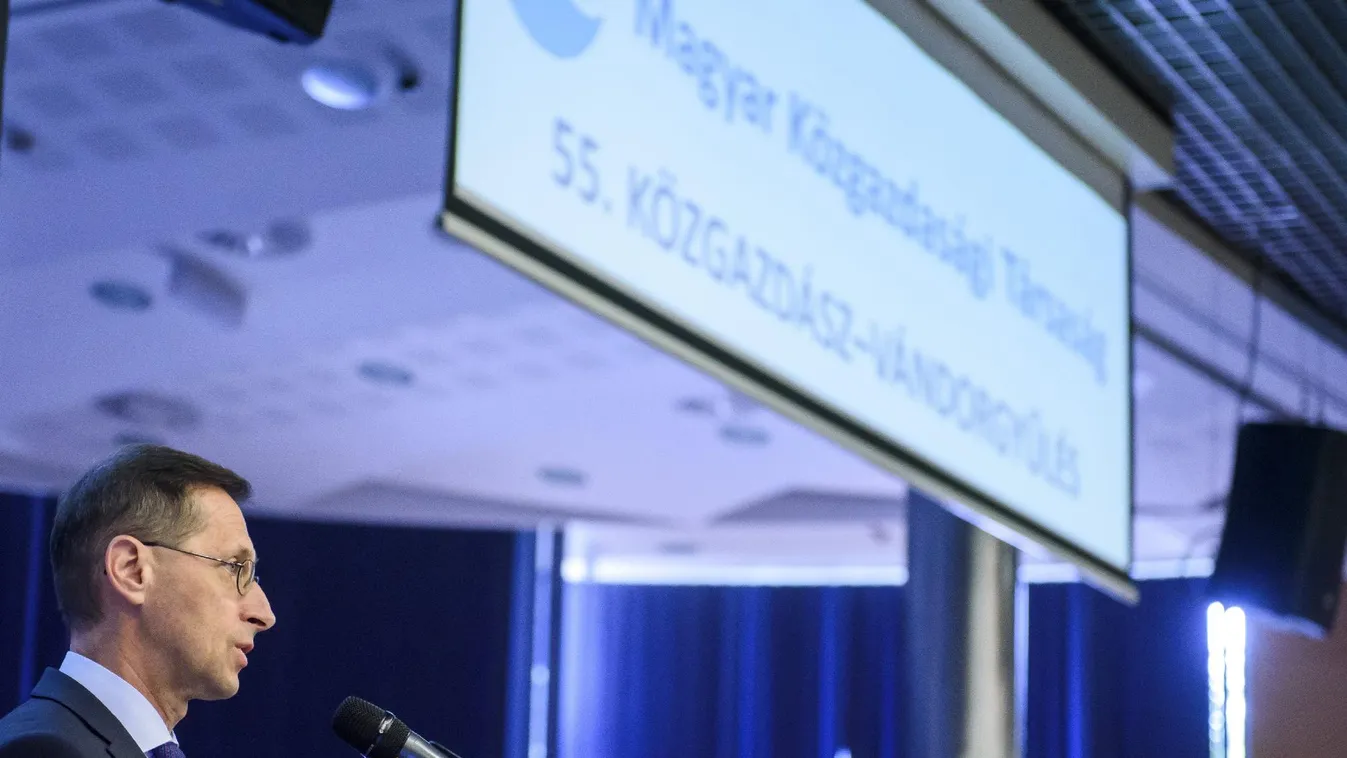 Ötvenezer külföldi munkást vár Varga Mihály