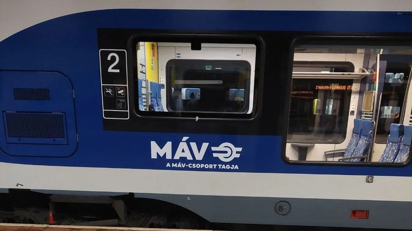 Autóval ütközött egy vonat Cegléd előtt, késésre kell számítani a szegedi fővonalon