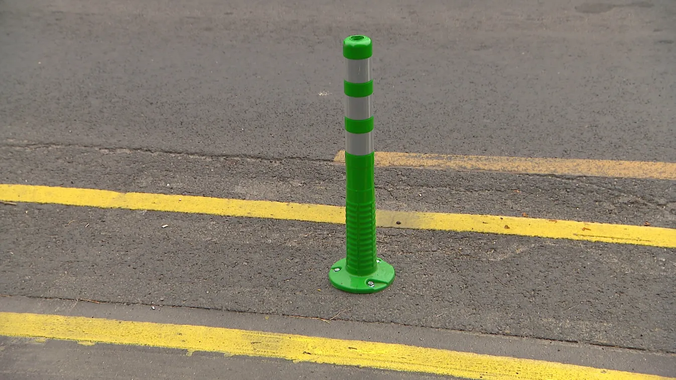 Az OMSZ és a taxisok tiltakoznak, a főváros szerint biztonságos az Üllői úti kerékpársáv