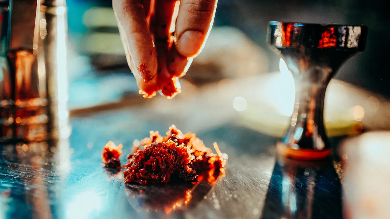 Illegális vízipipadohány-szállítmányt találtak a pénzügyőrök Szegeden