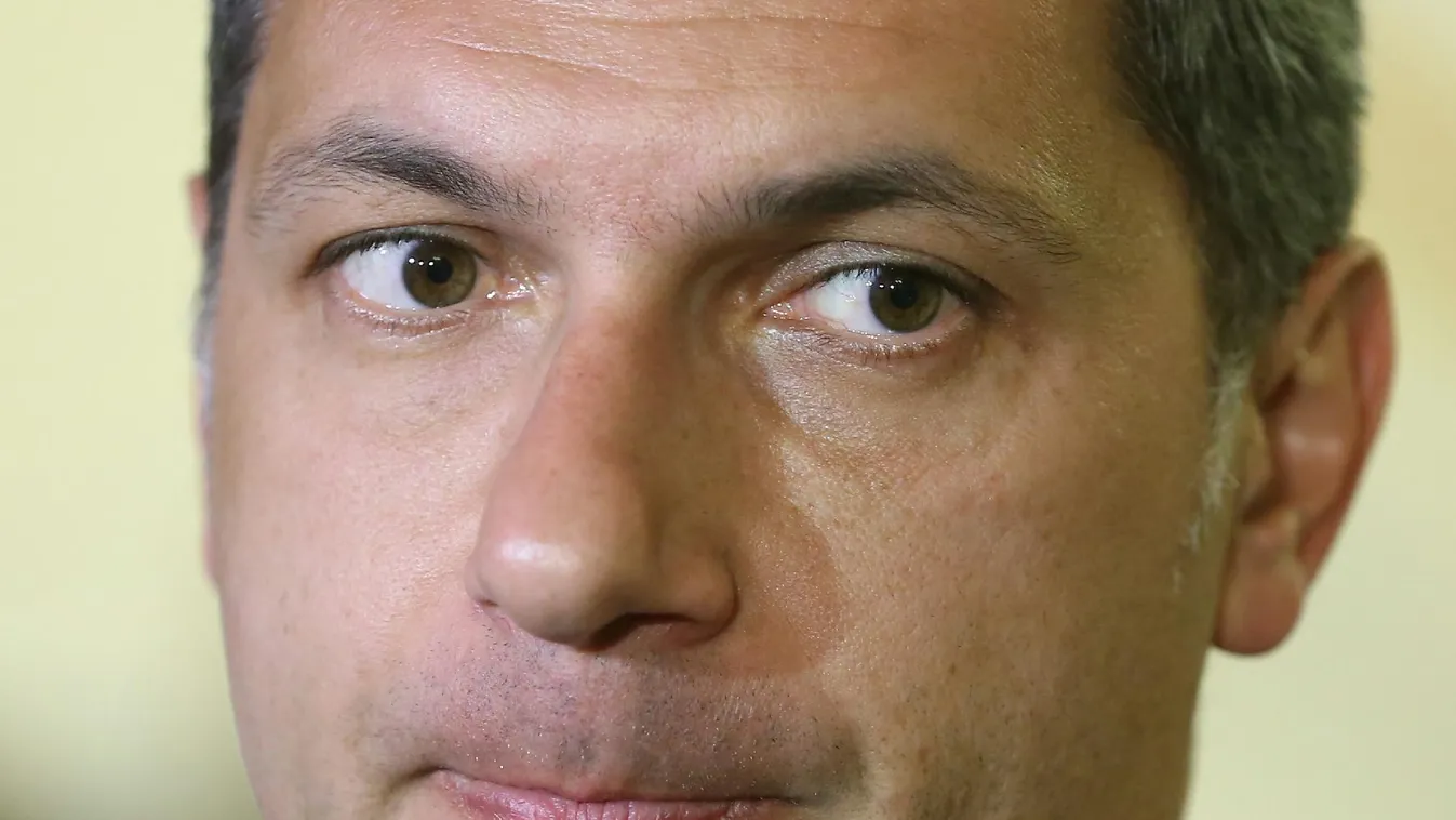 Lázár hallgat a csatornatender-mutyiról