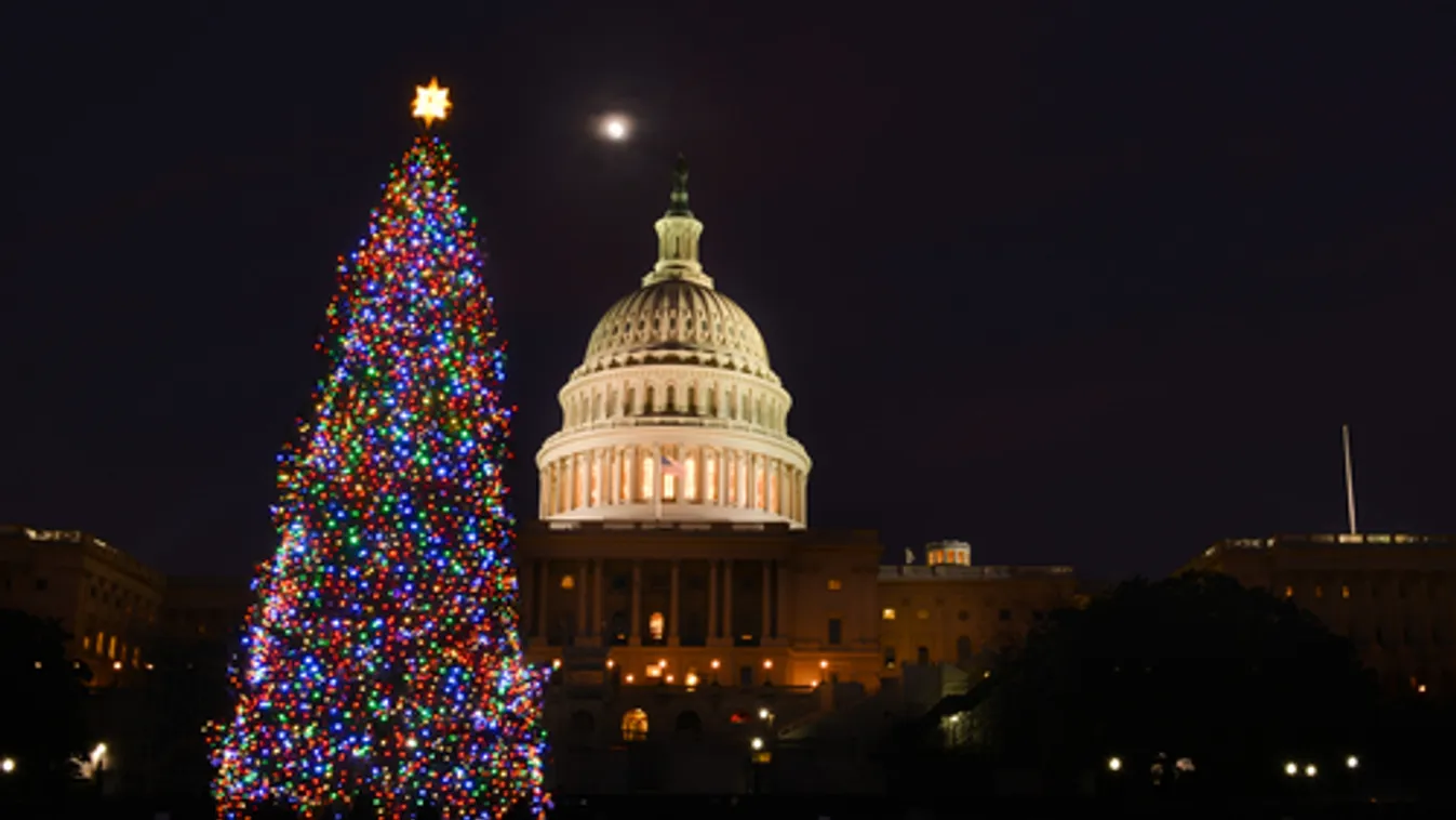 Felgyúltak a karácsonyi fények a Kapitólium előtt