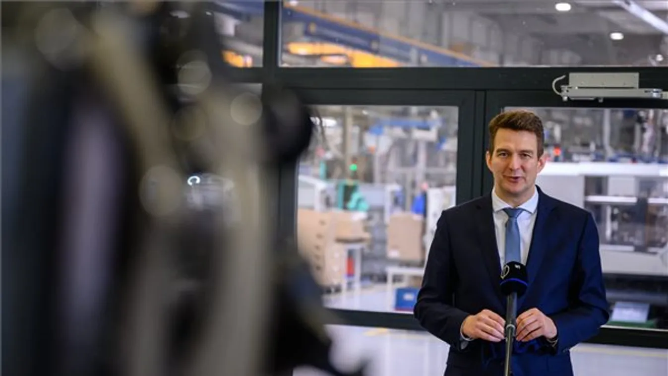 György László: Eredményesen zárult a gazdaságvédelmi akció, az újraindításé a főszerep