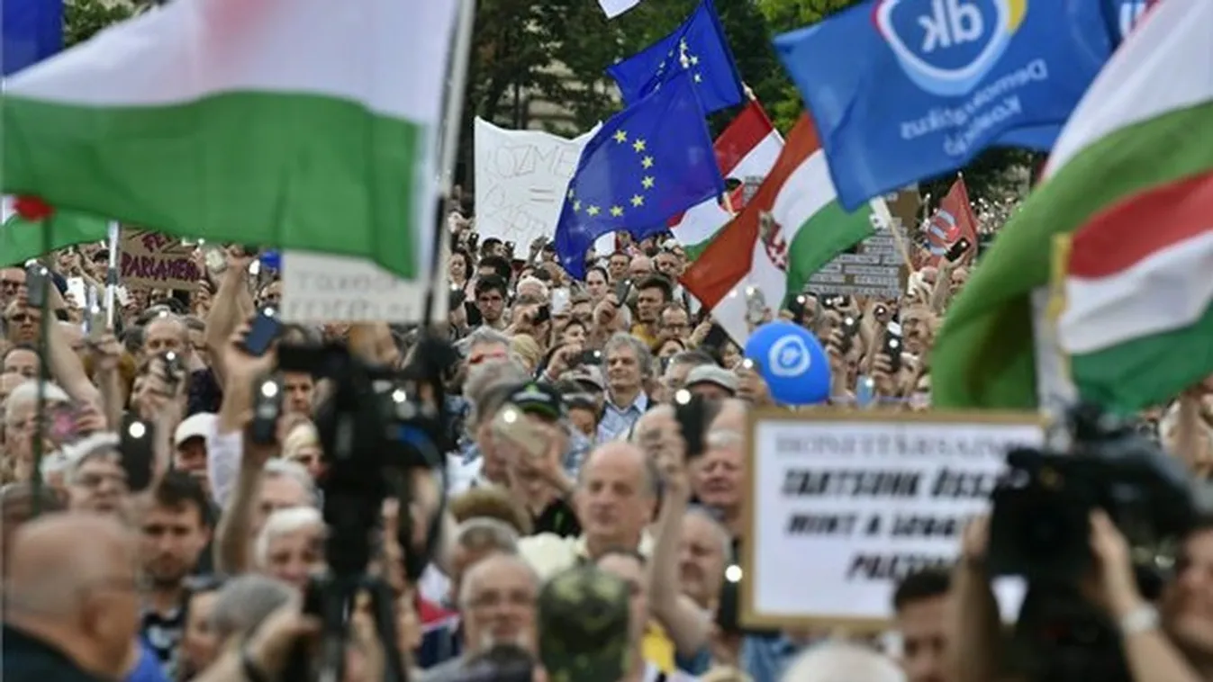 Alakuló ülés tüntetésekkel – Tantusz