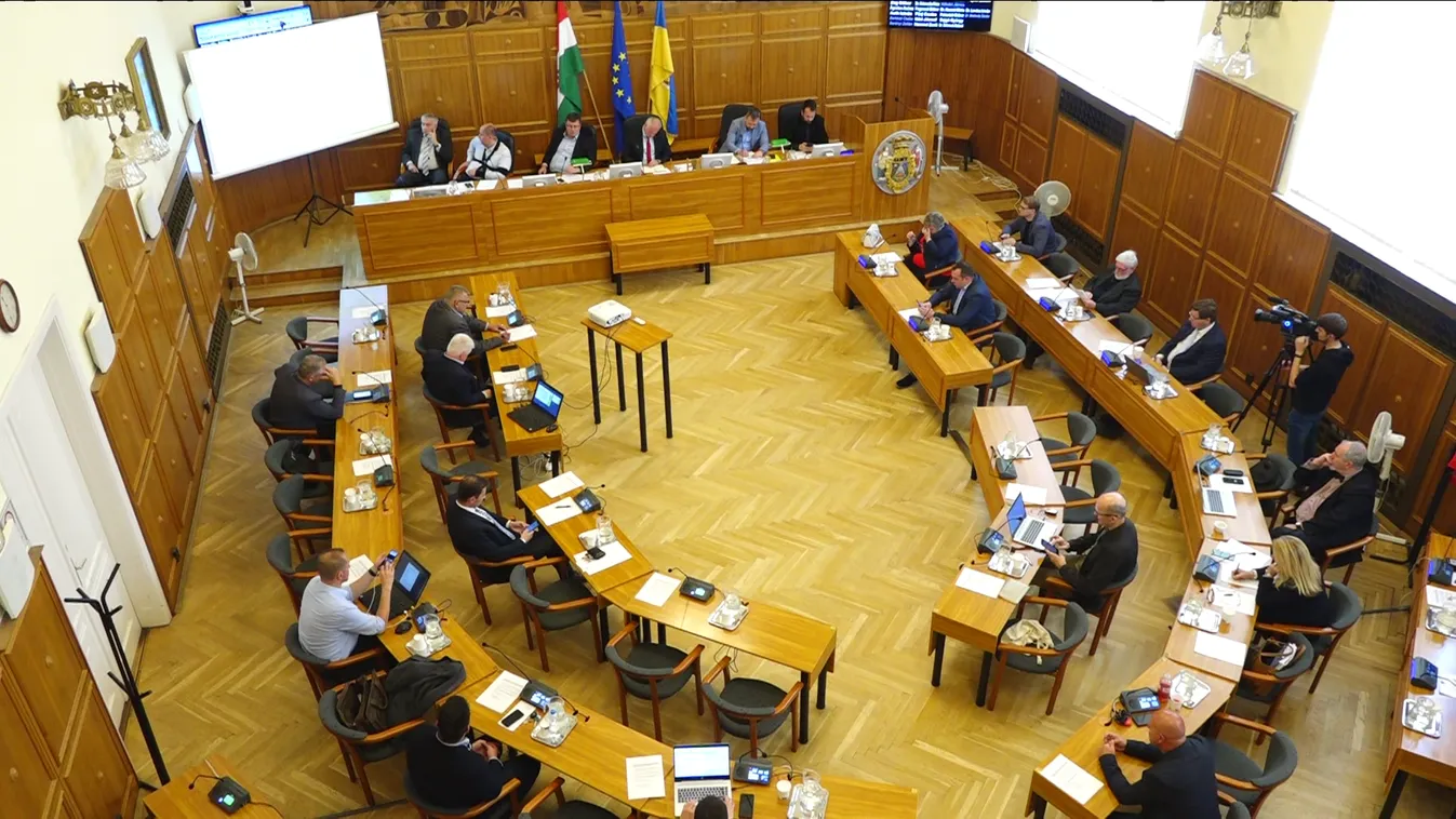 Érthetetlen kifizetések Pécsen