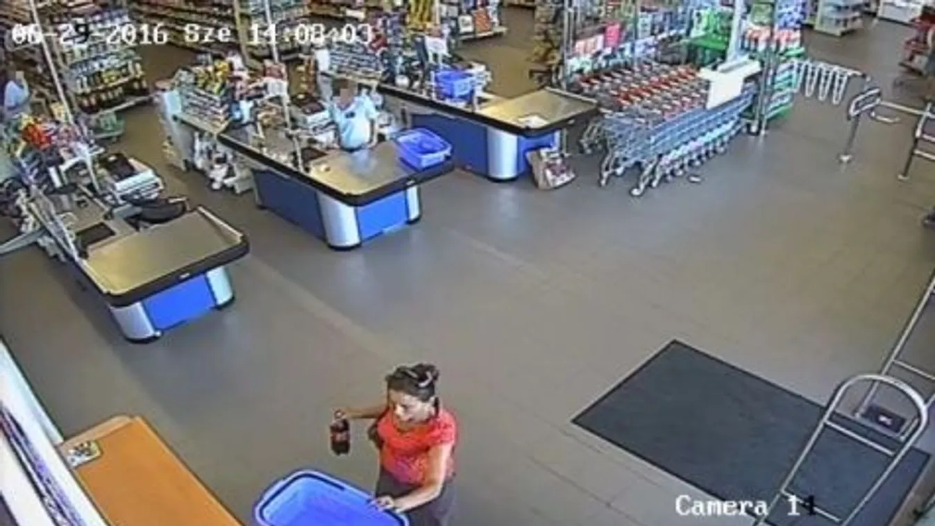 Felismeri a nőt? Elemelt egy pénztárcát