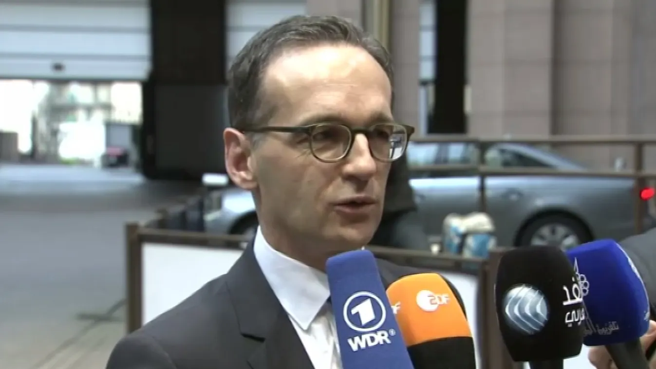 Megvonnák az uniós pénzeket, Szijjártó reagált