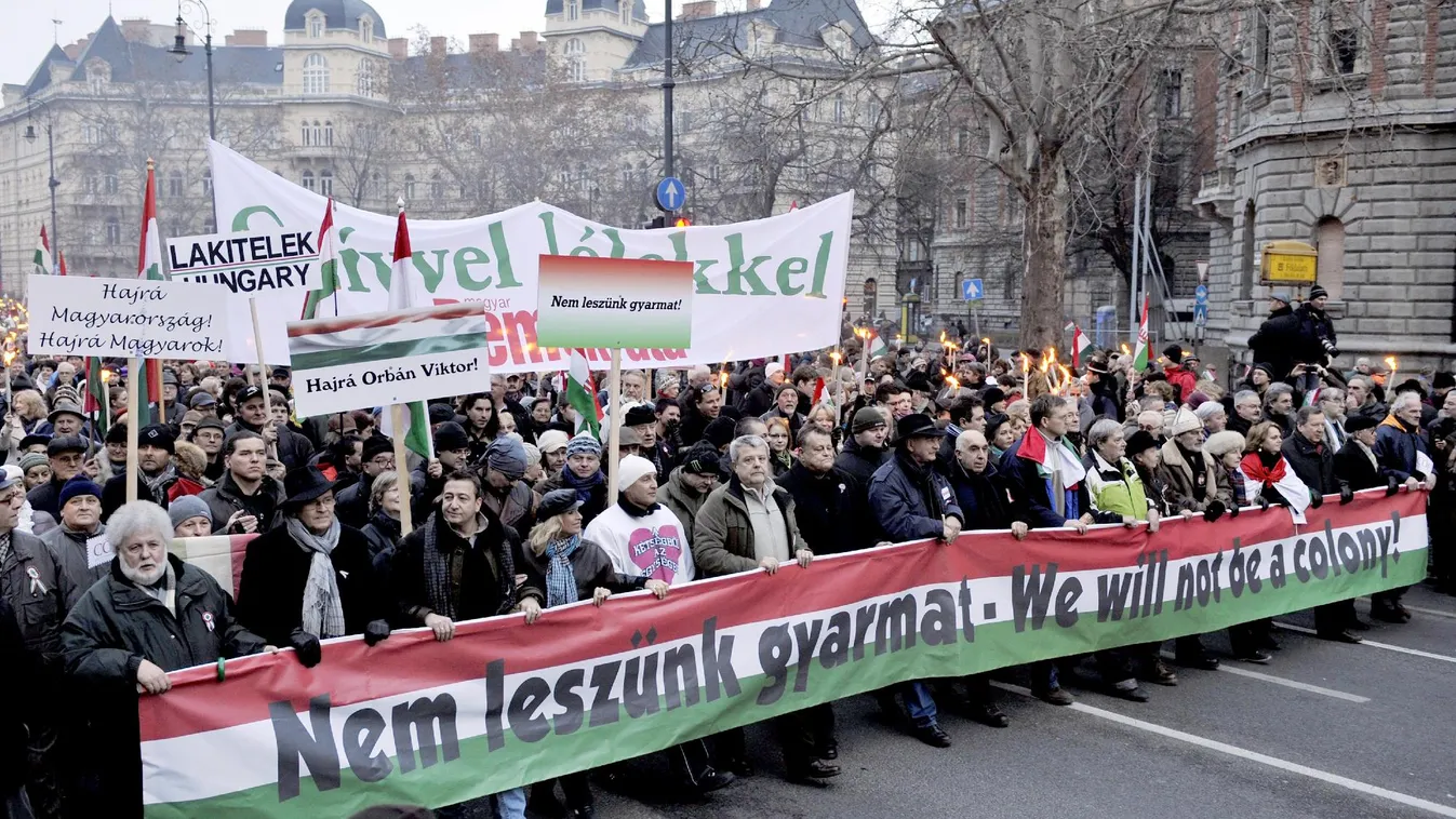 Ingyen utaztatják a Fidesz szavazóit a békemenetre