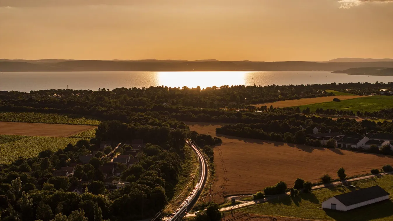 Rekordközeli utasforgalom volt a MÁV-START balatoni járatain