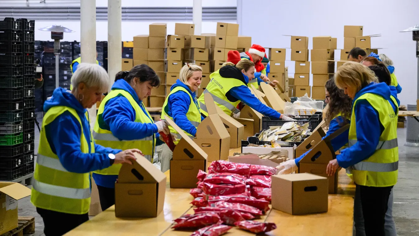Tízezer ajándékcsomagot adományozott a Mészáros Csoport a Magyar Vöröskeresztnek