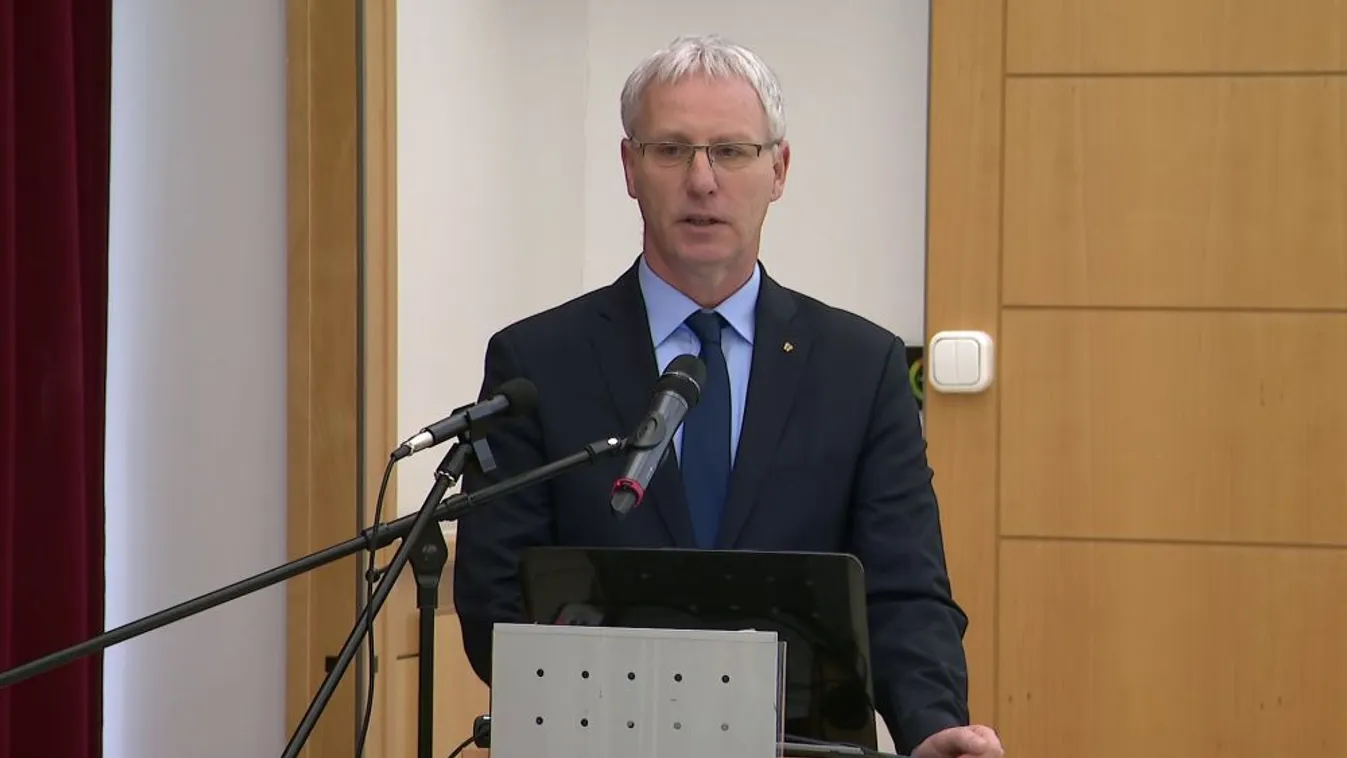 Soltész: A gyermekvállalást lelkileg is támogatni kell